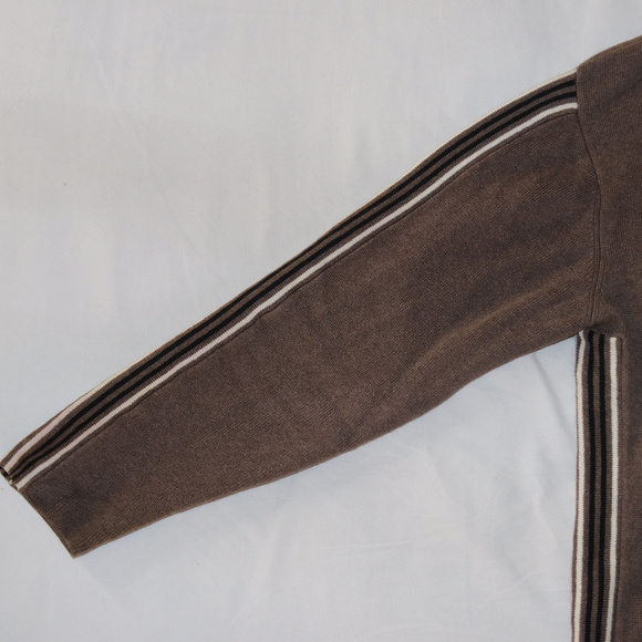 NY Basics V-Neck Sweater Striped Sides Sleeves - Picture 4 of 8